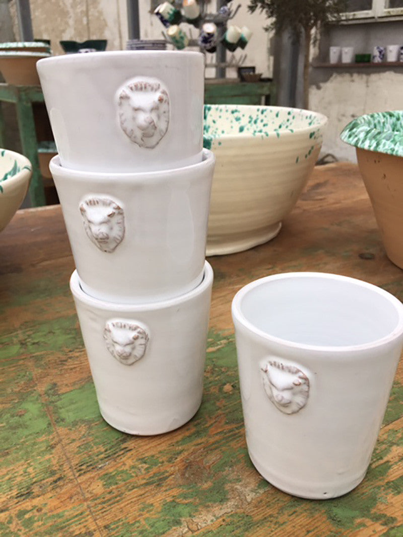 Mugg Leone, vit keramik med lejonhuvud